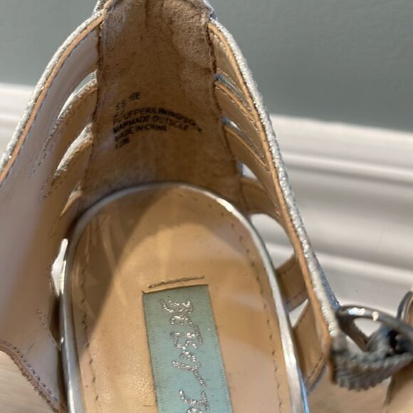 Betsey Johnson Glitter SB-Tee T-Strap Dress Sandal Heels High Heels. Size 6.5. - Picture 6 of 9